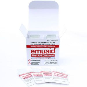 Dies ist ein Bild einer geöffneten EMUAIDMAX® Erste-Hilfe-Salbe 30 Tage Reisepackung.